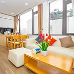 Sumitomo 13アパートのリビングダイニングスペース