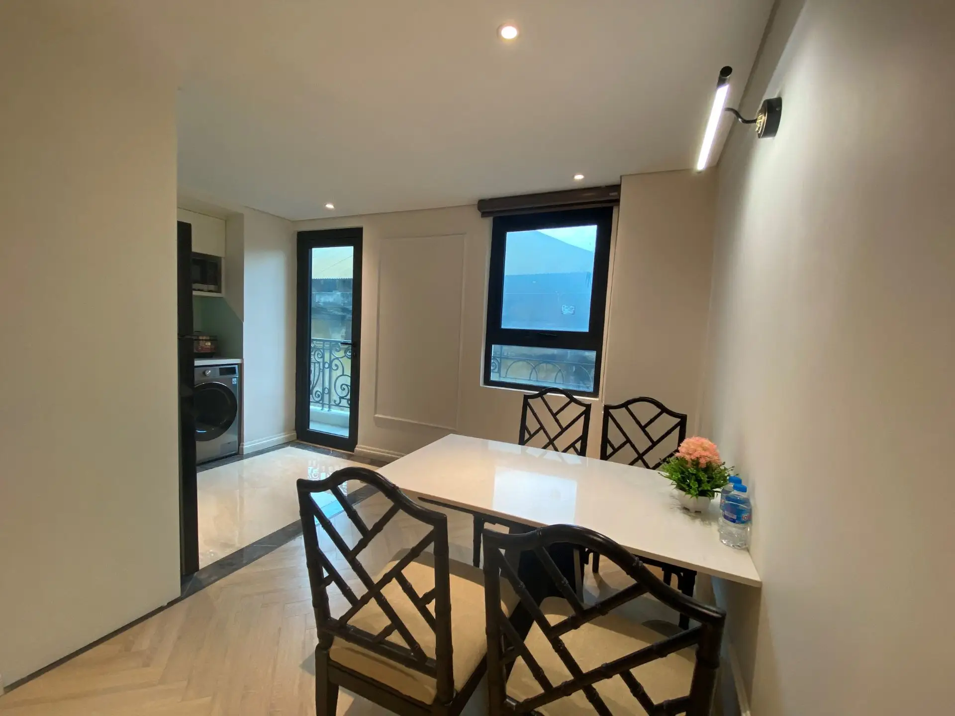 T- Place -4F- 2 Bed-dining table