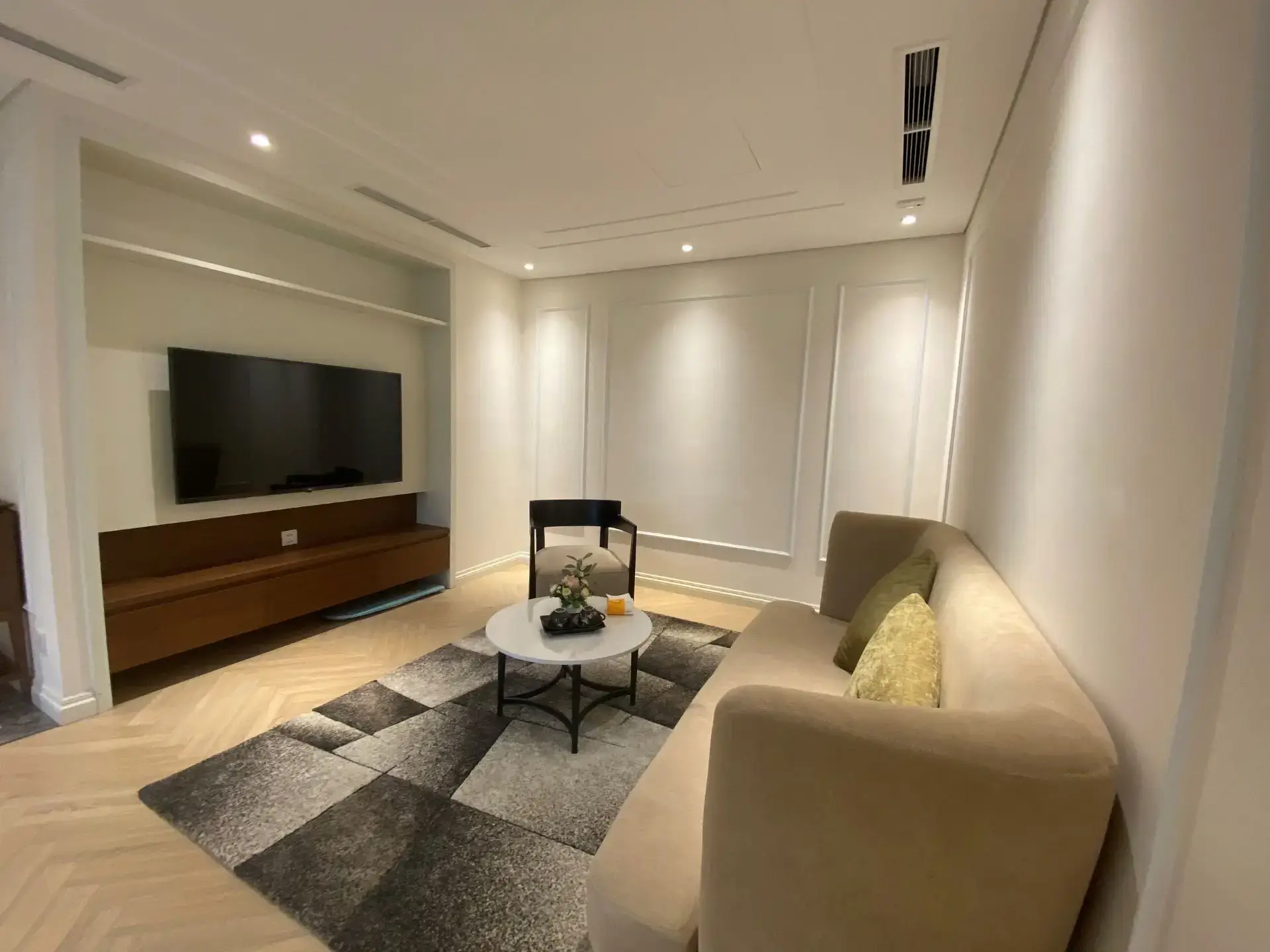 T- Place -4F- 2 Bed- living room 2