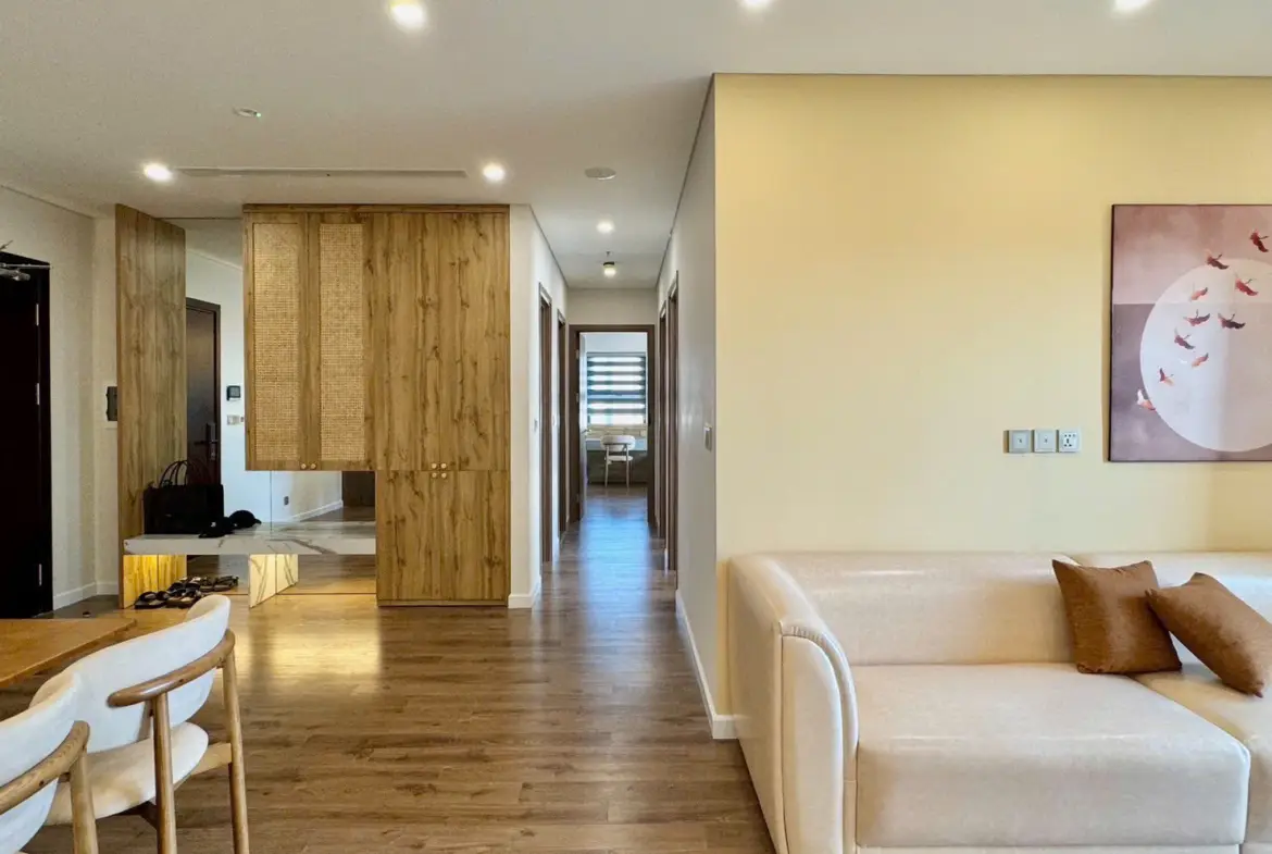 Hoang-Thanh-Pearl-28F-3bed-livingroom-3