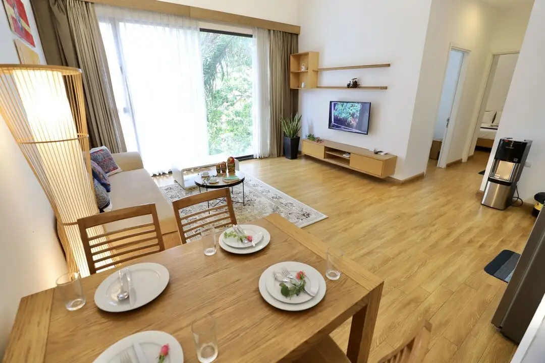 Toan Tien Housing _ 26 Pham Huy Thongリビングとテレビ