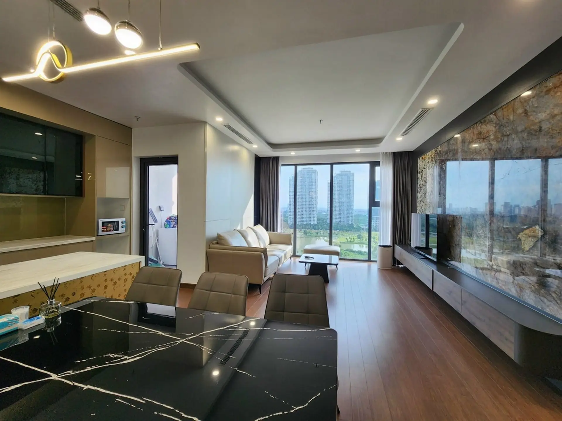 The Matrix One Bao An kitchen (2) The Matrix One_A12aダイニングからリビング