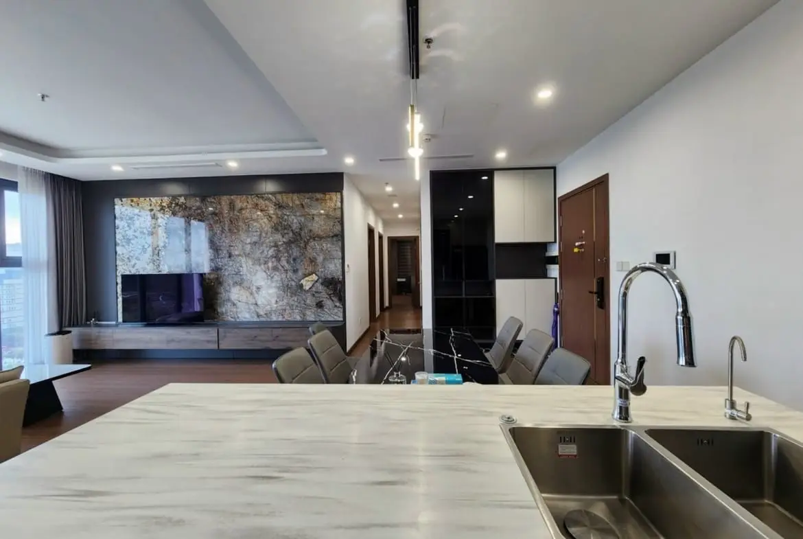 The Matrix One_A12aキッチンからリビングを見る