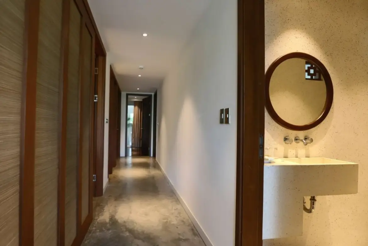 Toan Tien Housing _ 26 Pham Huy Thong廊下