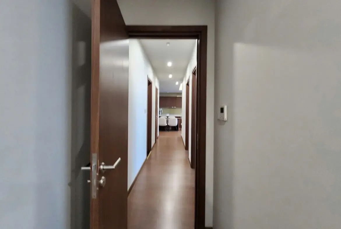 The Matrix One_A 40F廊下