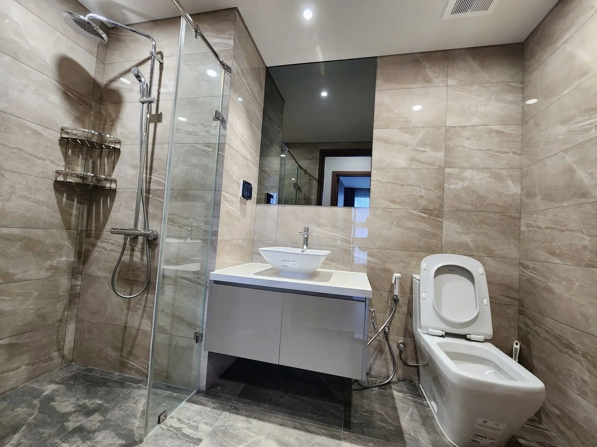 the matrix one A40x7 3bed (8) The Matrix One_A 40Fトイレとシャワー