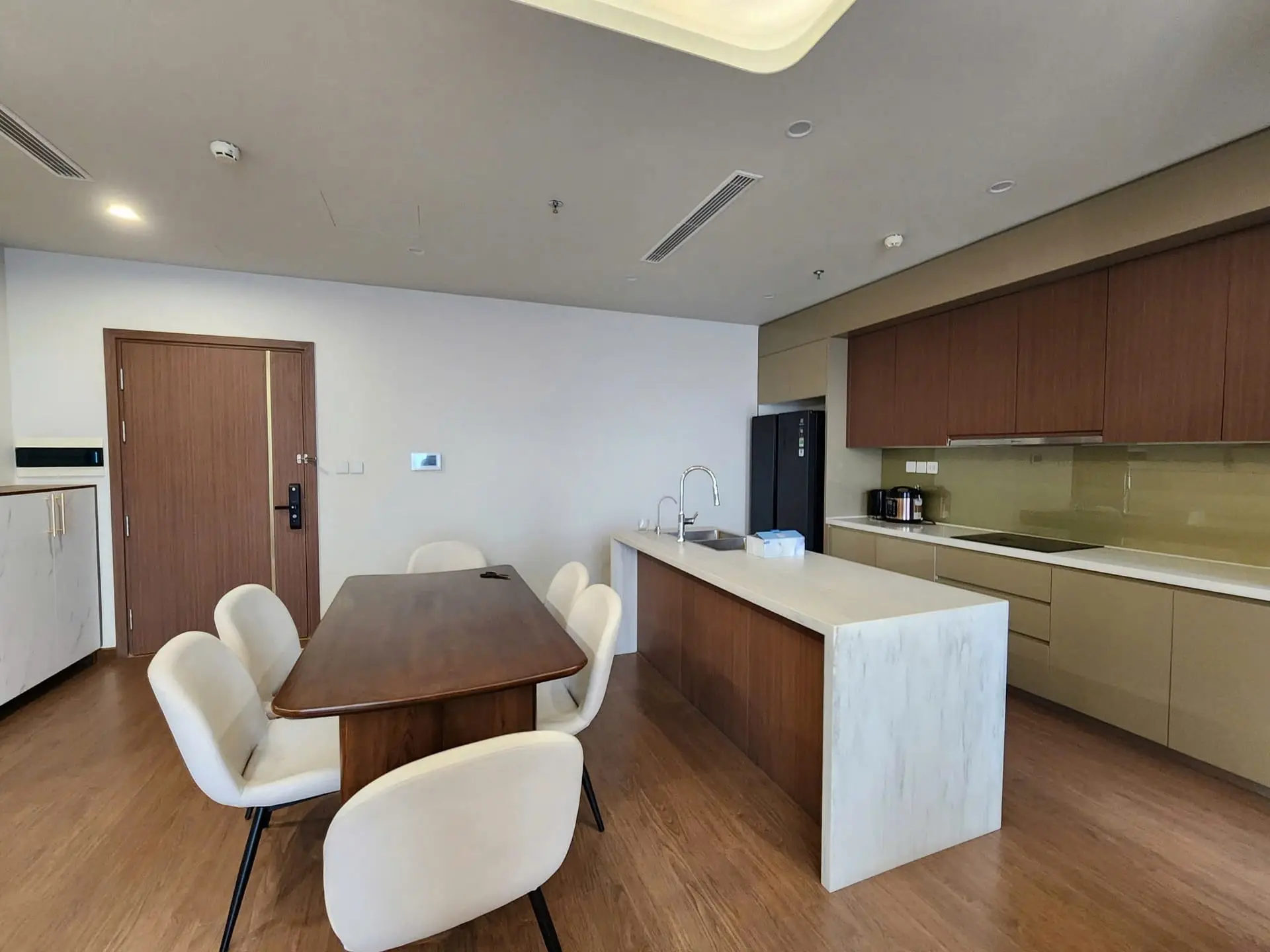 the matrix one A40x7 3bed (9) The Matrix One_A 40Fキッチンとダイニング