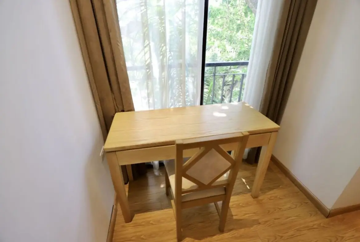 Toan Tien Housing _ 26 Pham Huy Thongデスク