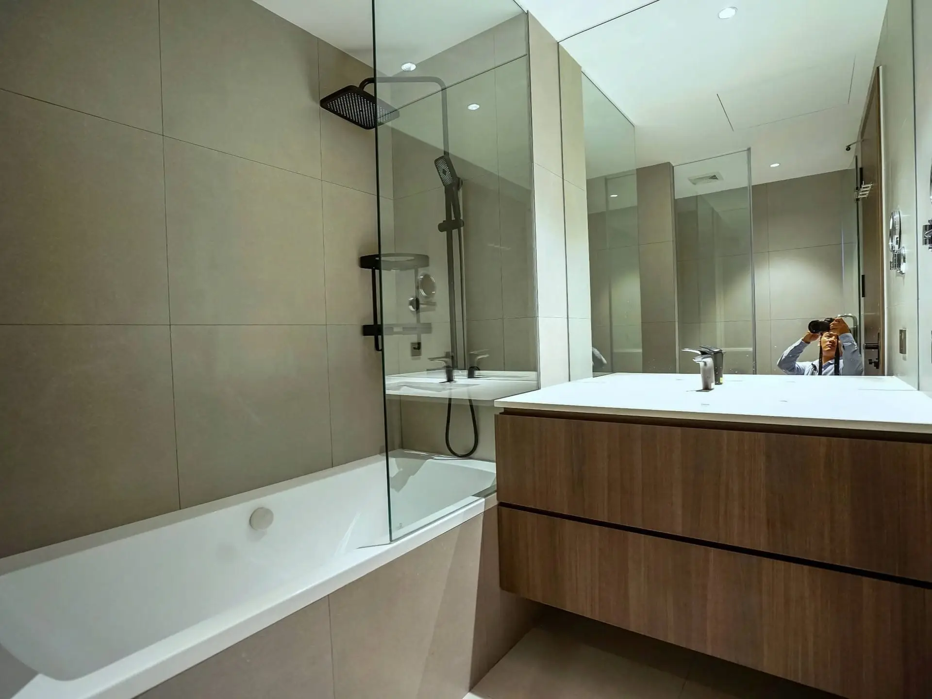 Hanoi Housing Quang An_4bed_401_ bathroom