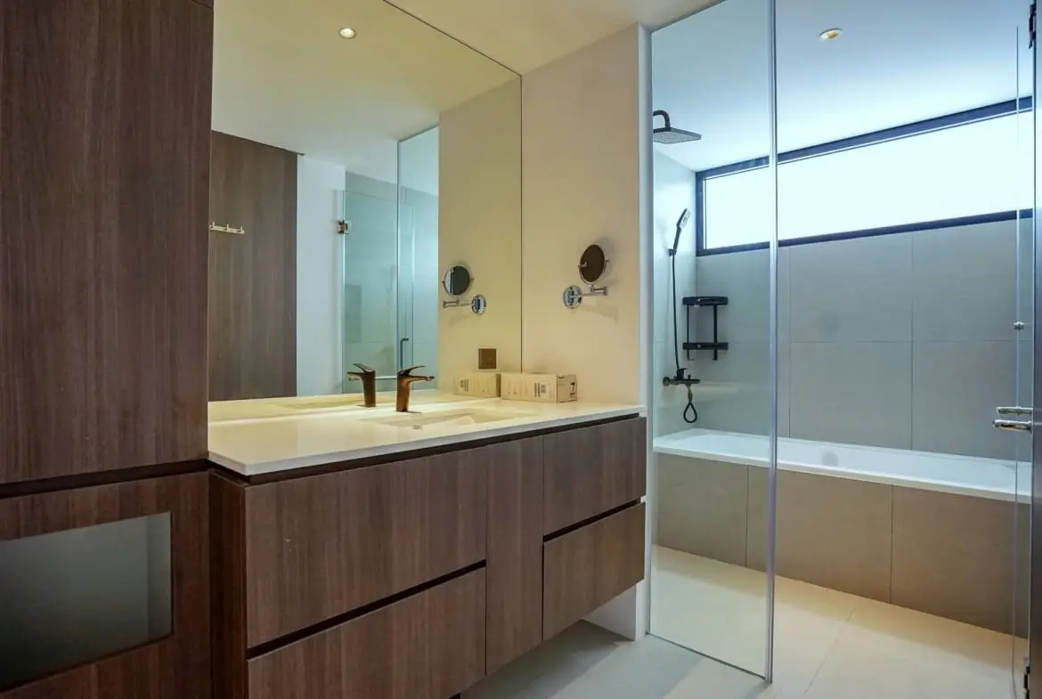 Hanoi Housing Quang An_4bed_401_ bathroom (4)