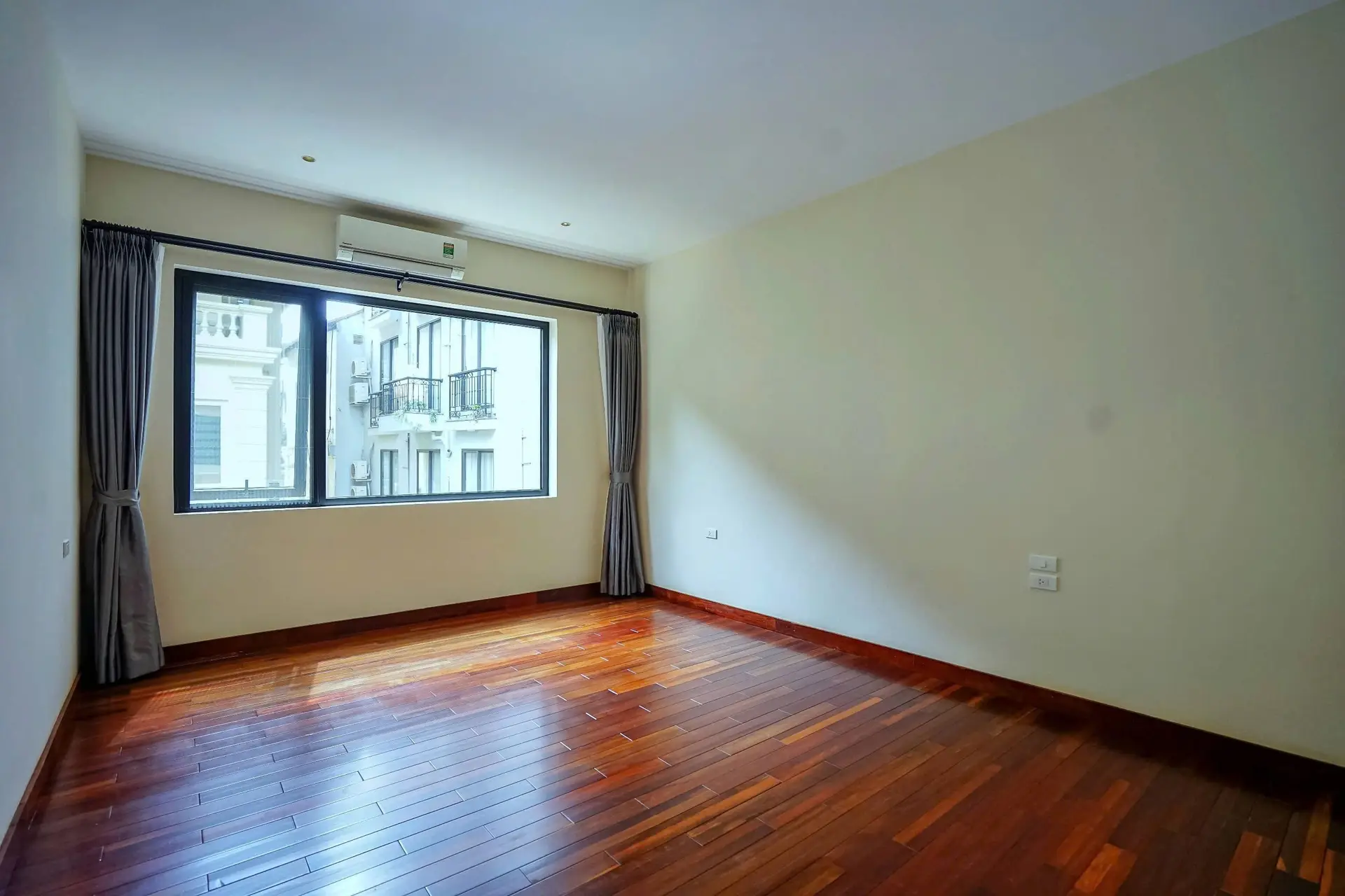 Hanoi Housing_Villa_ 7 ngo 52 To Ngoc Van bedroom