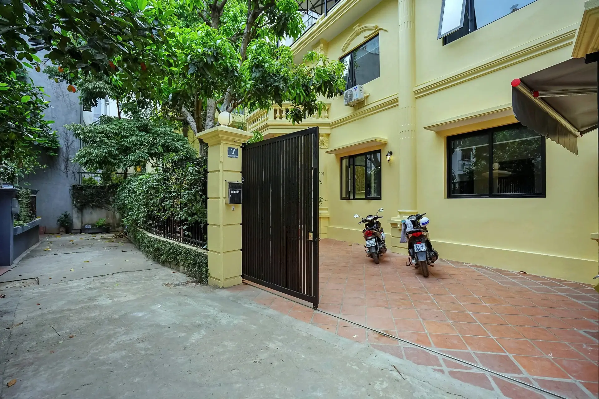 Hanoi Housing_Villa_ 7 ngo 52 To Ngoc Van outside