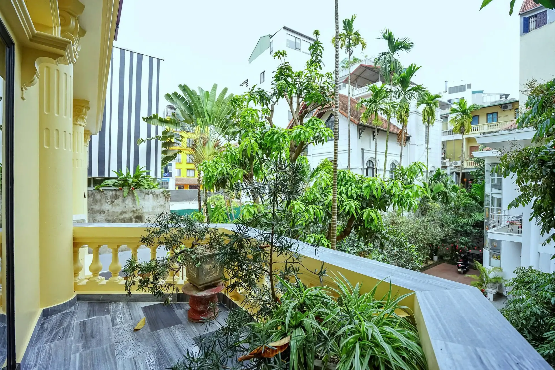 Hanoi Housing_Villa_ 7 ngo 52 To Ngoc Van_balcony