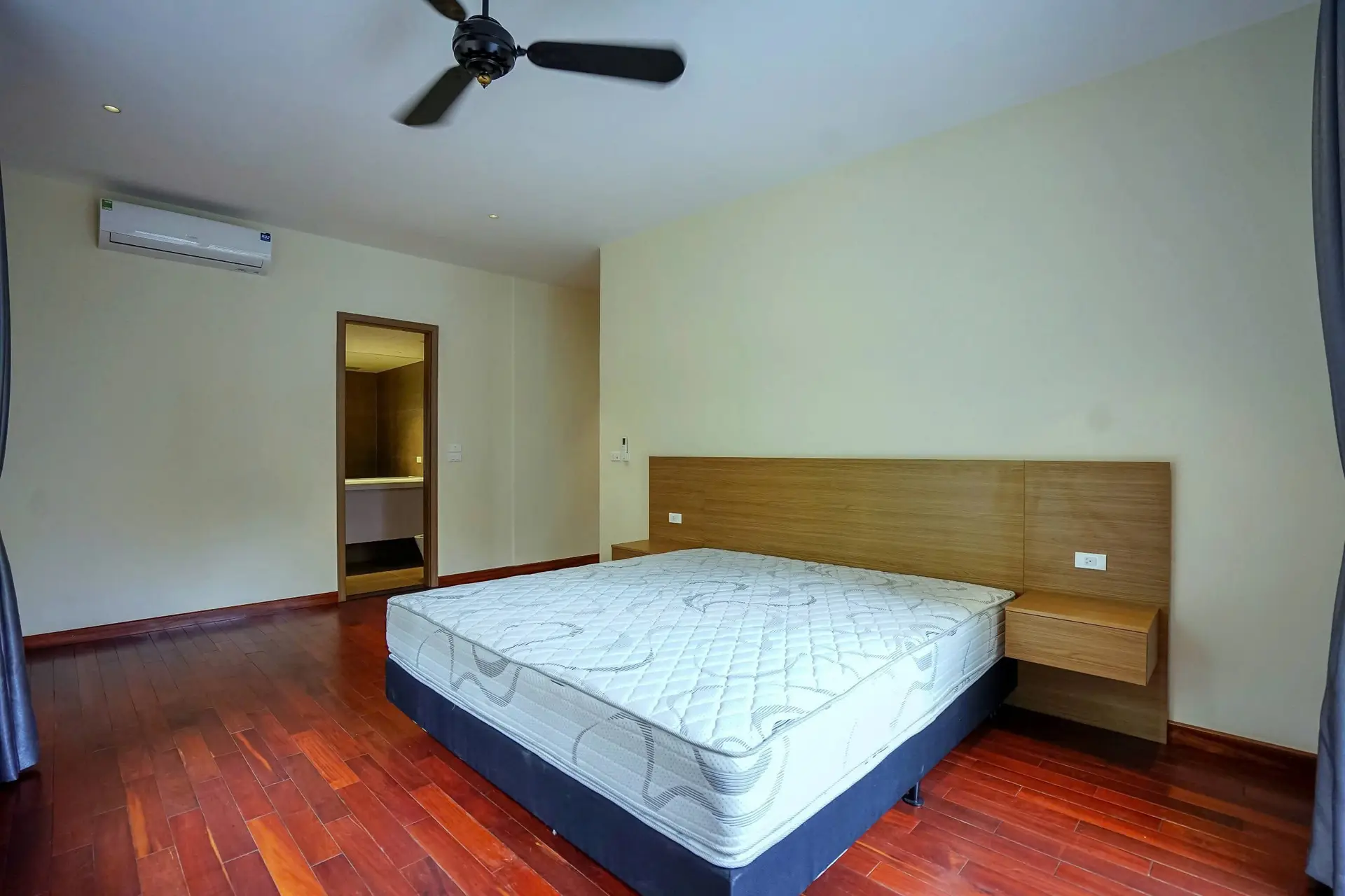 Hanoi Housing_Villa_ 7 ngo 52 To Ngoc Van_bedroom (3)