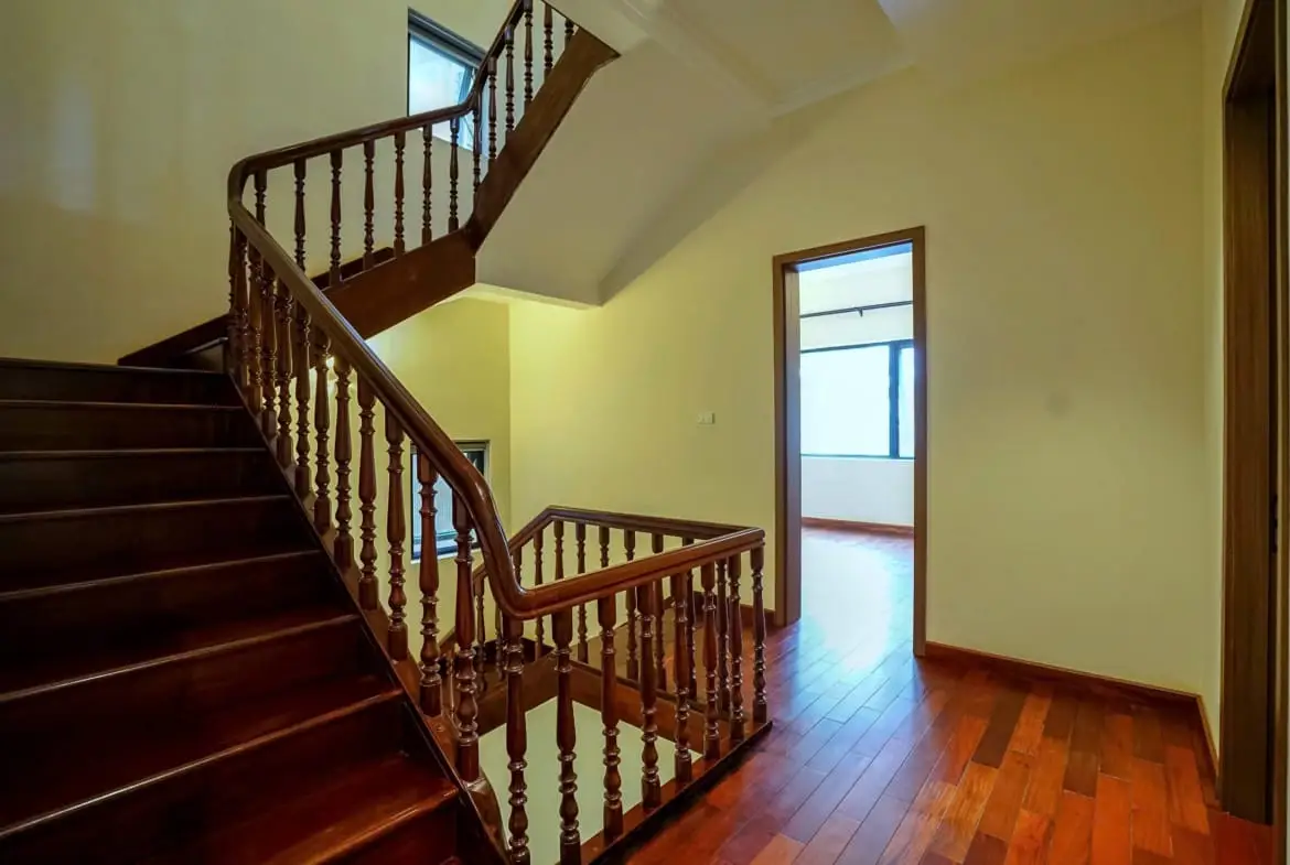 Hanoi Housing_Villa_ 7 ngo 52 To Ngoc Van_階段