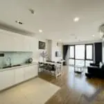 Mipec Long Bienキッチンからリビングを見る