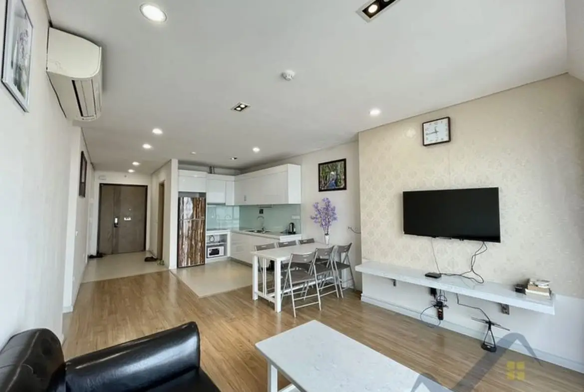 Mipec Long Bienリビングからキッチンを見る