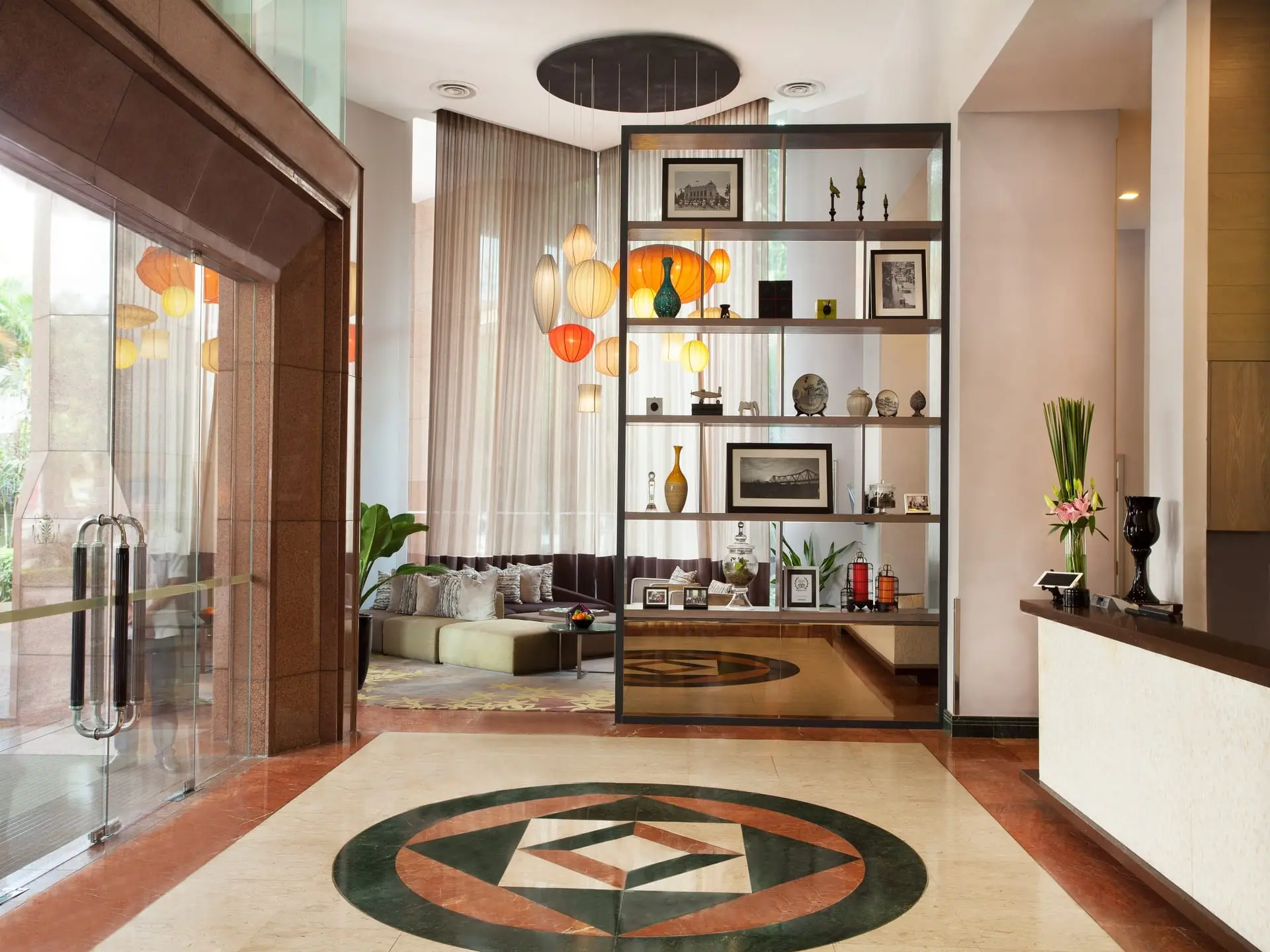 Somerset Grand Hanoiのセンスのあるロビー