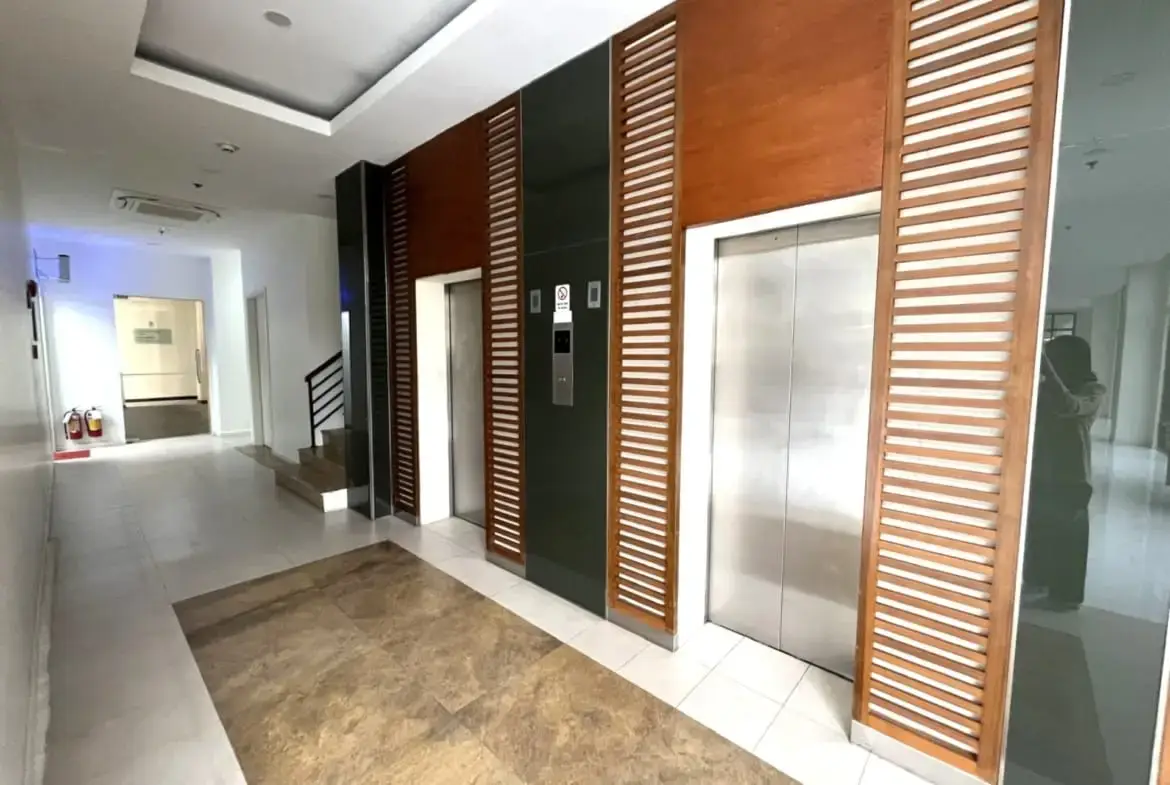 Wil que Westlake elevator