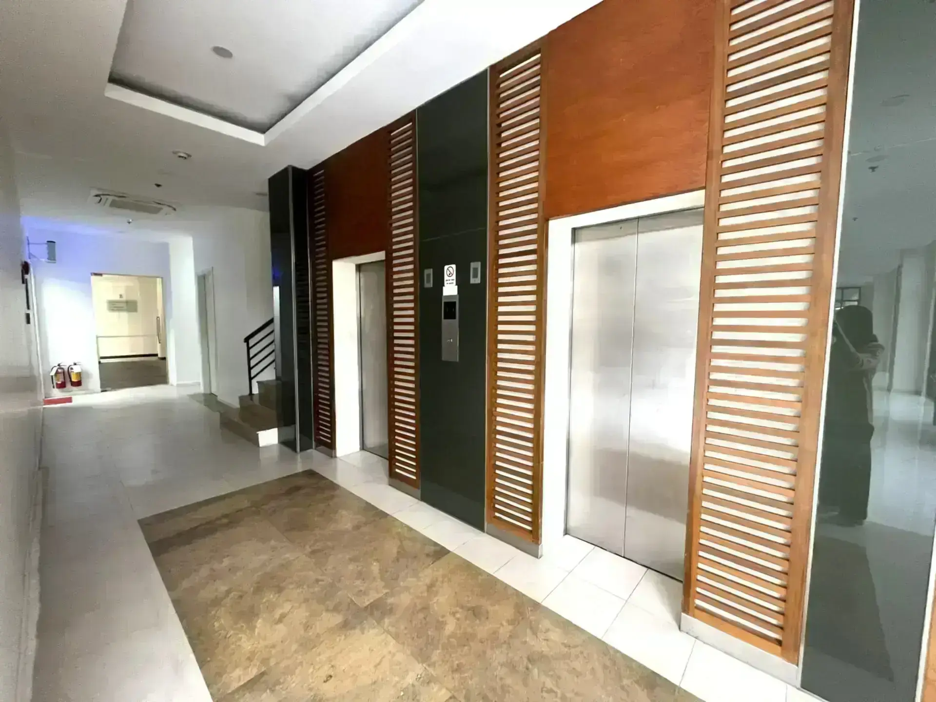 Wil que Westlake elevator