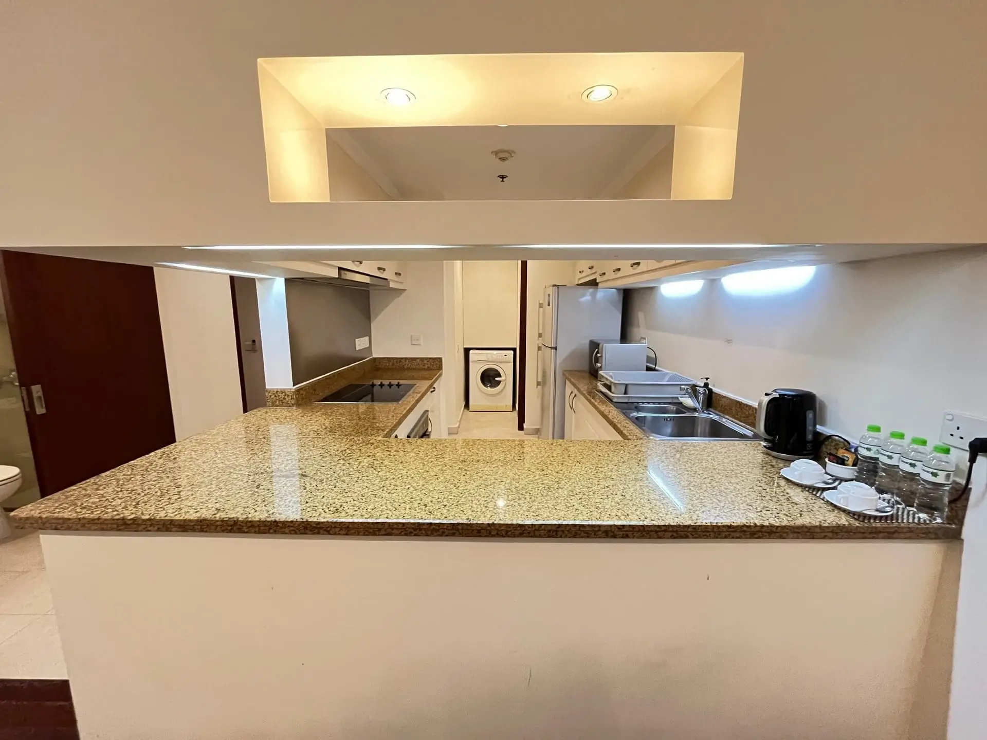 Wil que Westlake kitchen コの字方のキッチン