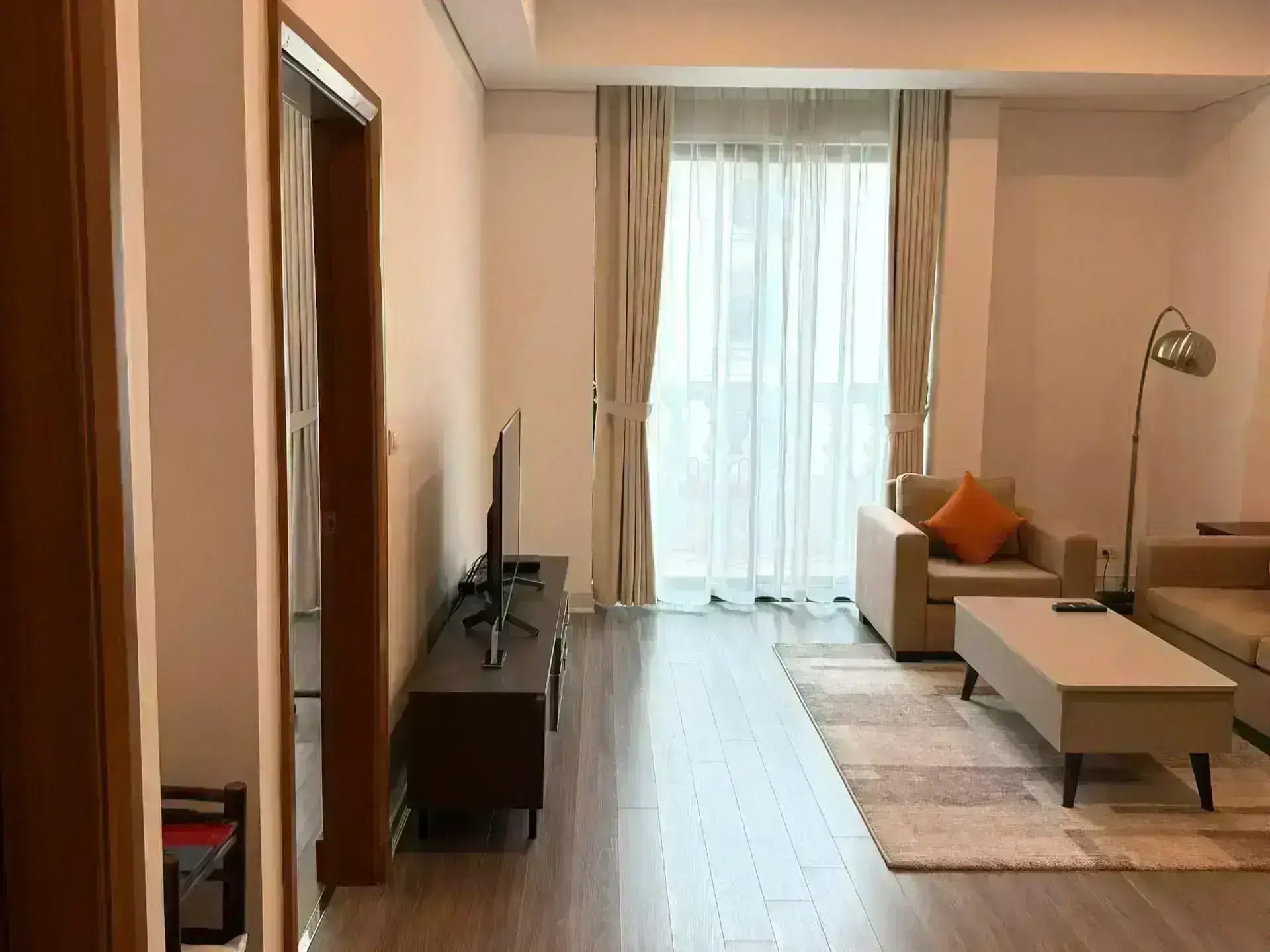 z6507178937732_5c1dea12770d0f58ff7e33c3eb6e6d3b Pacific Place部屋の内部