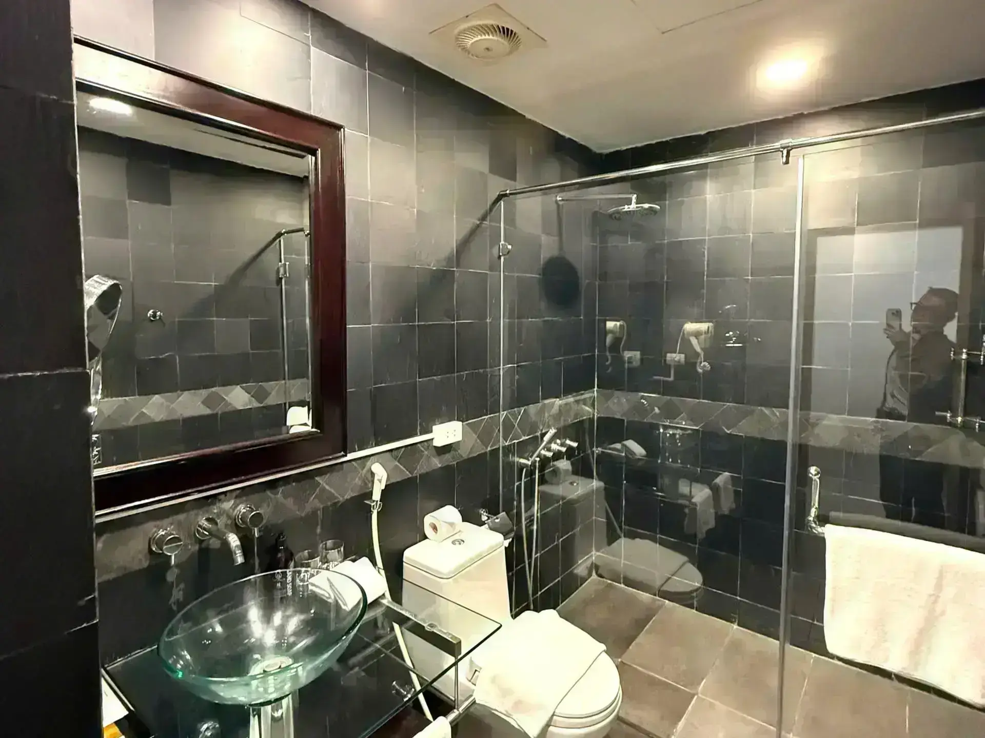 z6507178937734_456123dcfbd02191715c689b704eb83f Pacific Placeのバスルーム