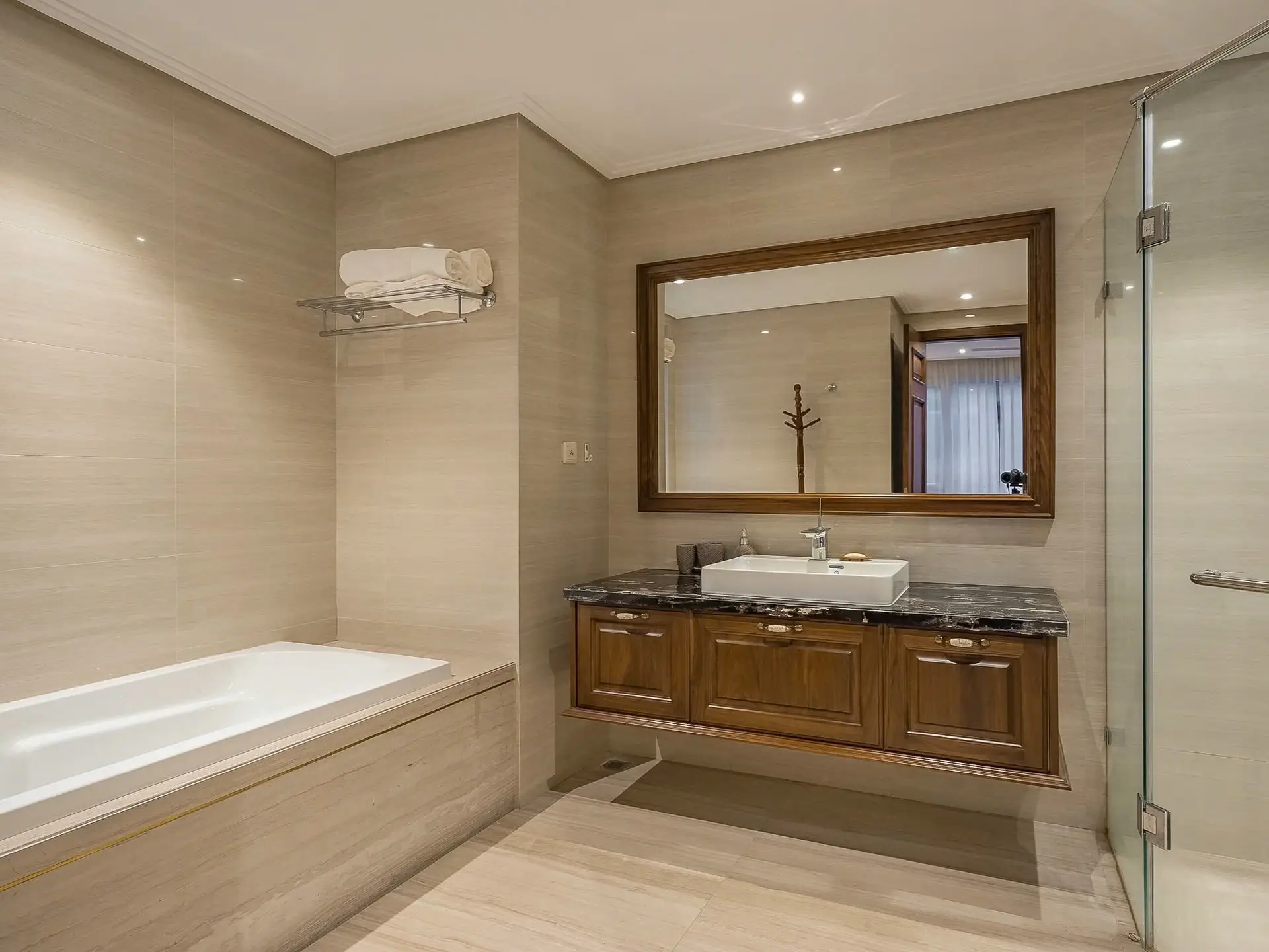 Aritex Hang Chuoi_2bed_bathroom