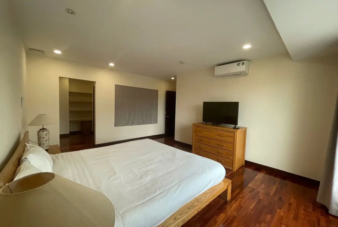 Elegant Suite Ha Hoi_2bed_bedroom