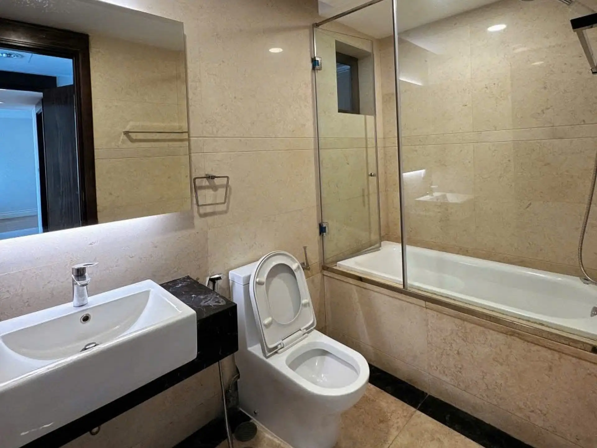 Hoang Thanh 0906_2bed_100m2_ bathroom