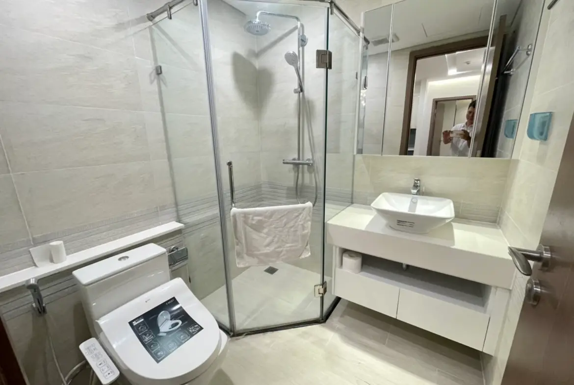 Metropolis M2 1807_2bed toilet