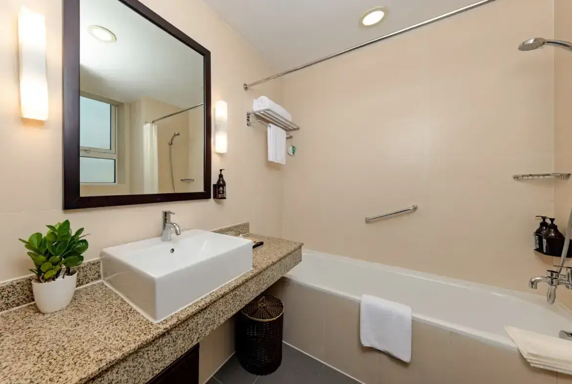 Somerset Hoa Binh bathroom