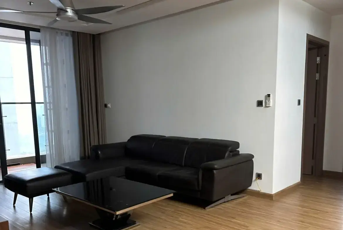 Vinhome Metropolis M1 20F_ 3bed_ sofa