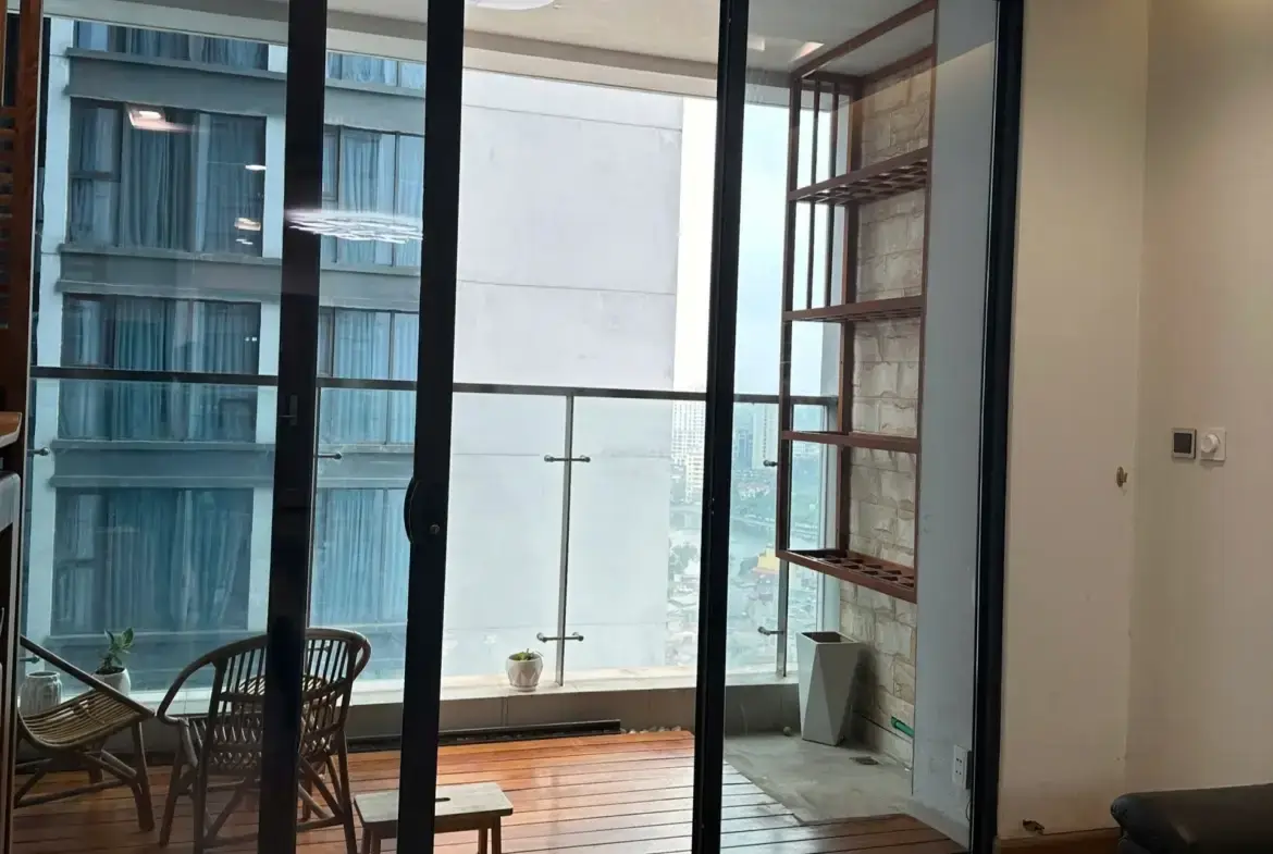Vinhome Metropolis M1 20F_ balcony (2)