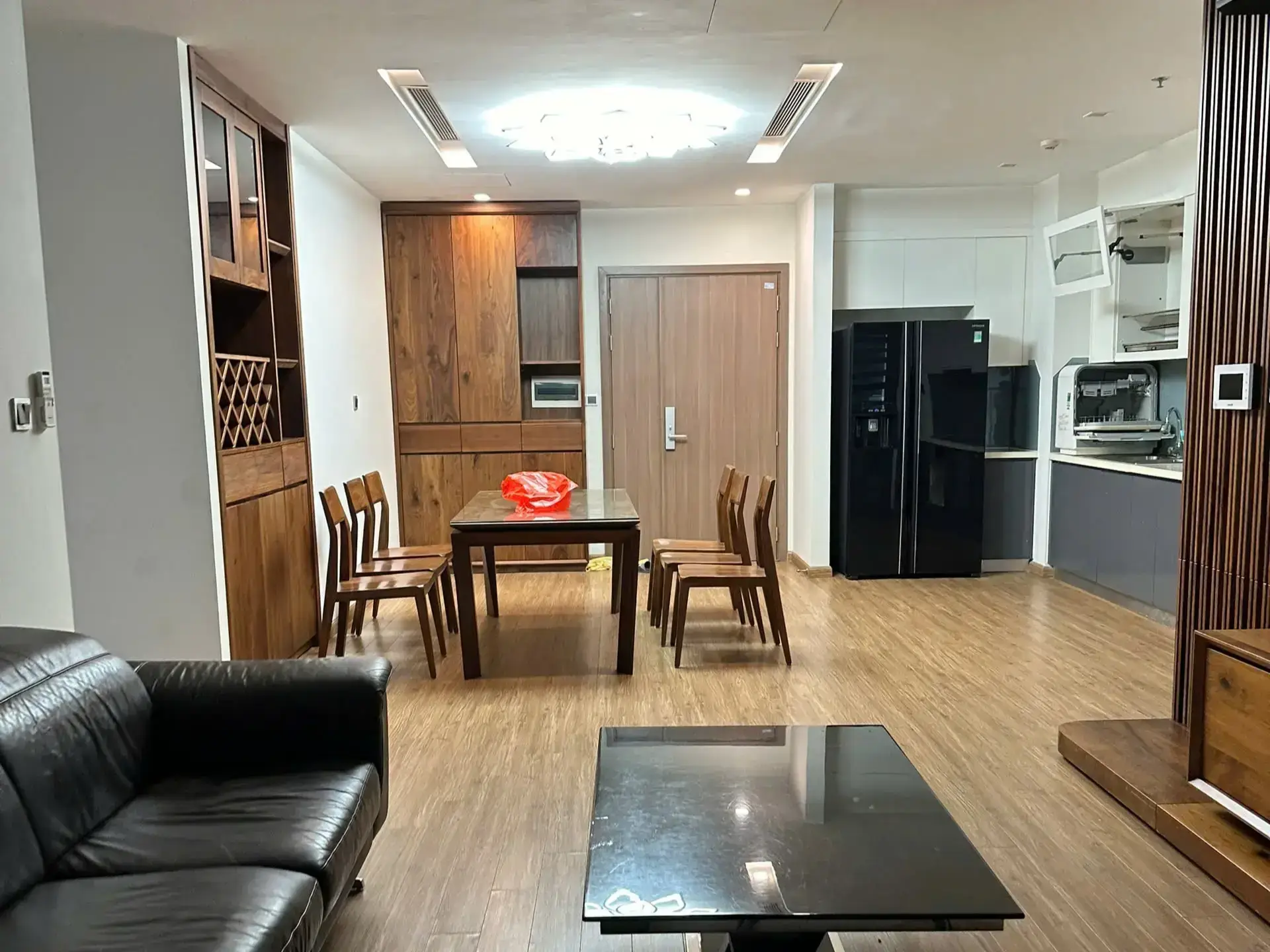 Vinhome Metropolis M1 20F_ livingroom