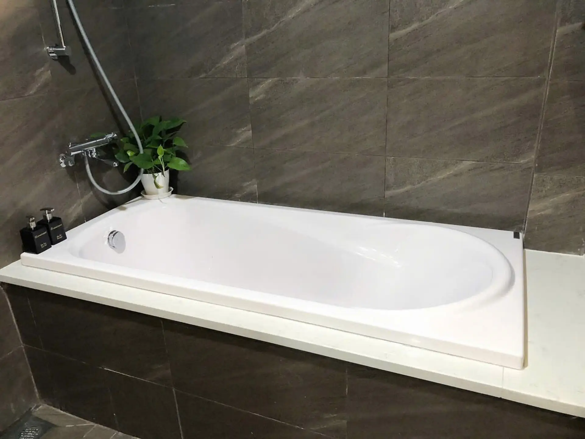 Papa Apartment　バスタブ